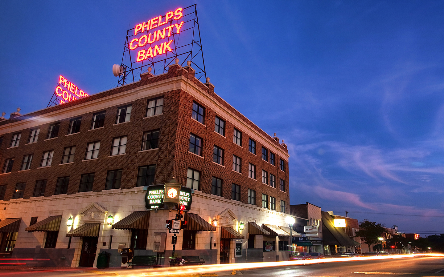 Picture of the Rolla downtown bank at night.