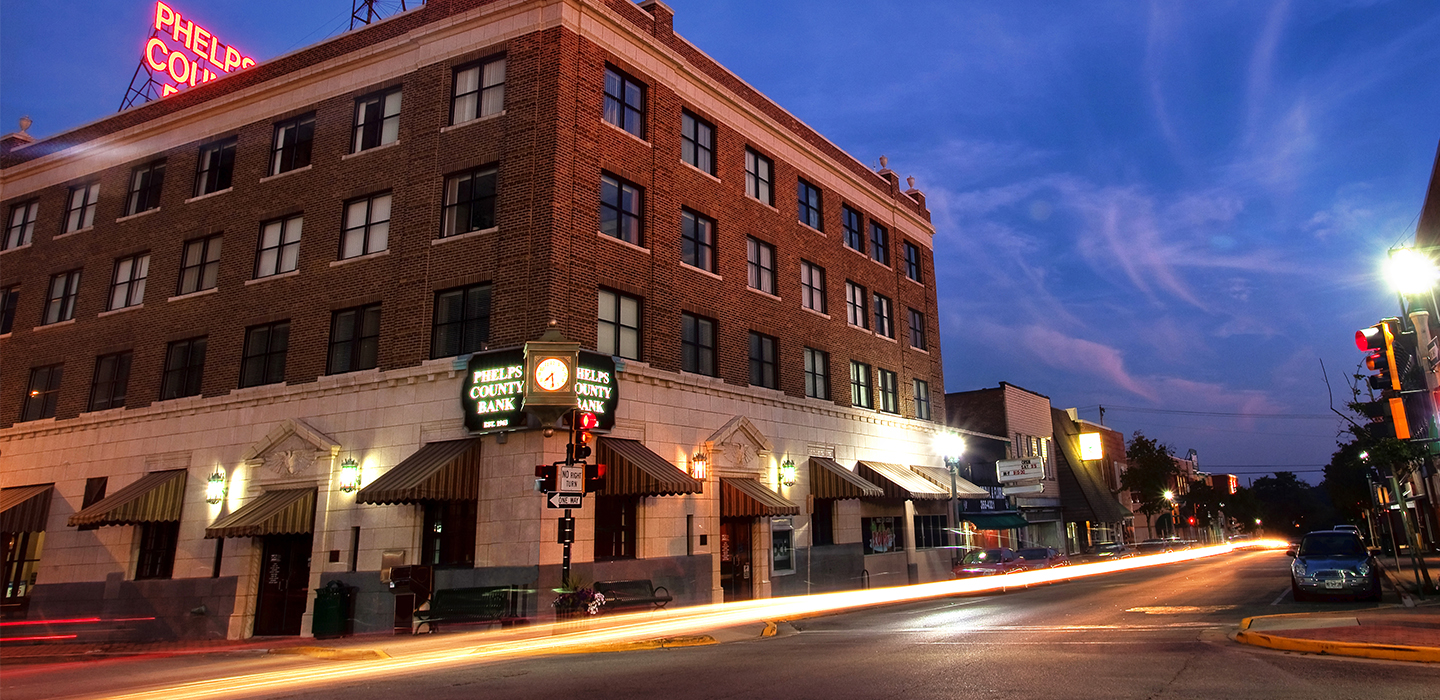 Picture of PCB's Rolla Downtown Bank at night.